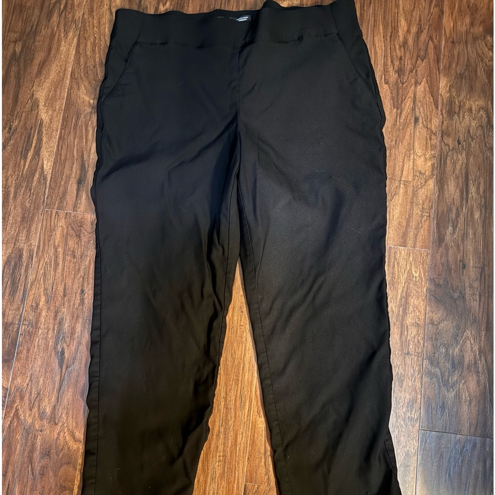 AWESOME VERA WANG BLACK CAPRI PANTS 🤗🩷🎉🎉